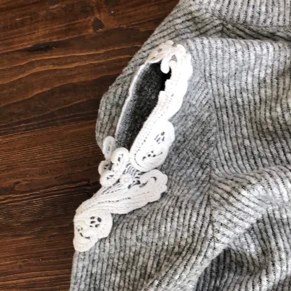 Lace shoulder grey sweater - Picture 2 of 3